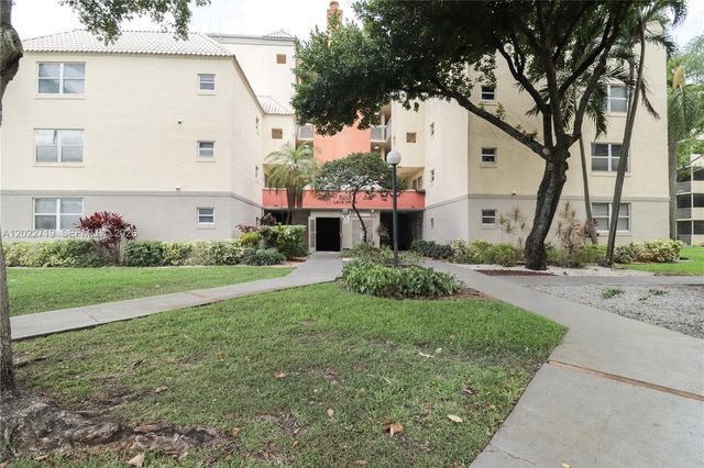 8245 Lake Dr 405, Doral, FL 33166