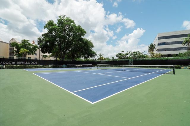 8245 Lake Dr 405, Doral, FL 33166