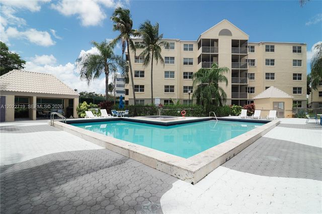 8245 Lake Dr 405, Doral, FL 33166