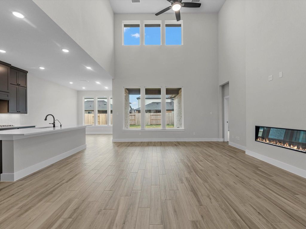 Image 5 of property listing at 9626 Starry Eyes Lane, Richmond, TX 77407