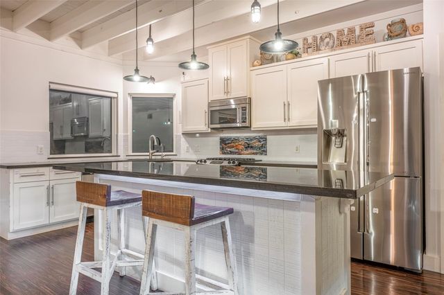 4001 29th Street N, Texas City, TX 77590