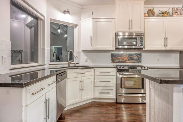 4001 29th Street N, Texas City, TX 77590