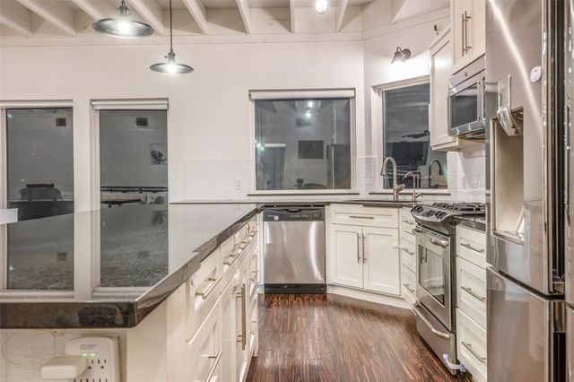 4001 29th Street N, Texas City, TX 77590