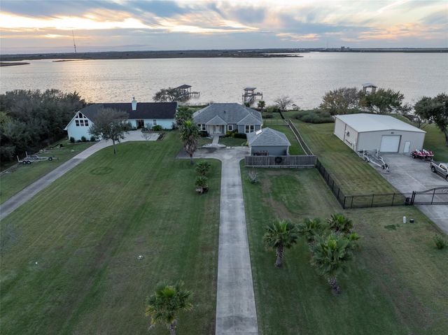 4001 29th Street N, Texas City, TX 77590