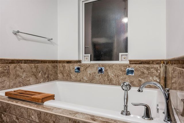 4001 29th Street N, Texas City, TX 77590