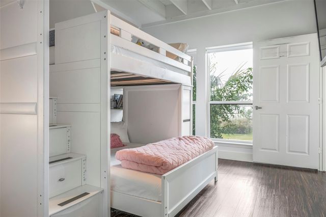 4001 29th Street N, Texas City, TX 77590