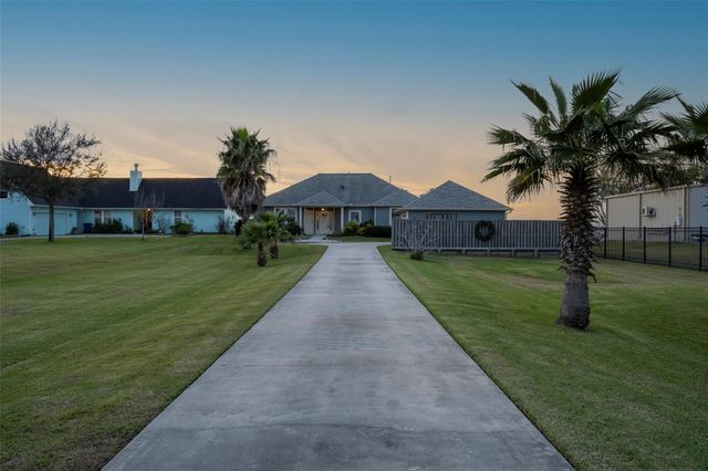 4001 29th Street N, Texas City, TX 77590