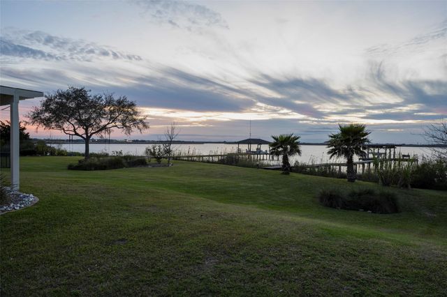 4001 29th Street N, Texas City, TX 77590