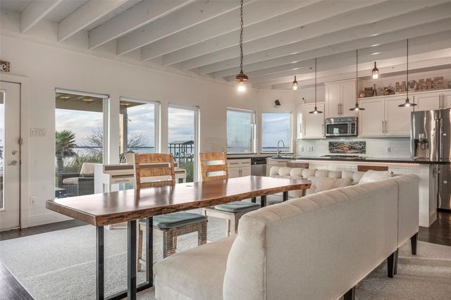 4001 29th Street N, Texas City, TX 77590