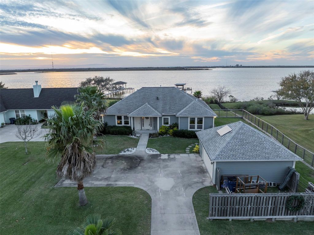 4001 29th Street N, Texas City, TX 77590