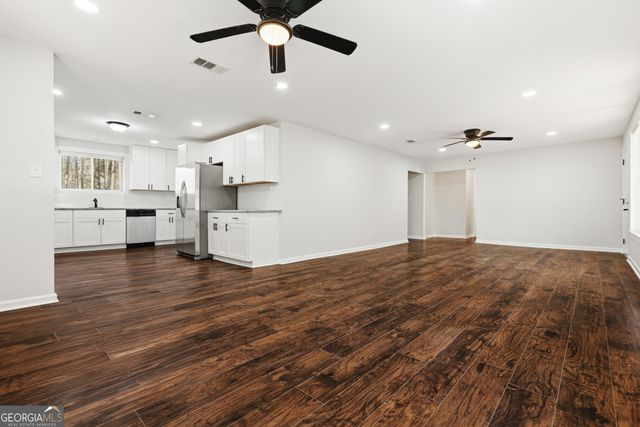 182 Lower Lovelace Road, West Point, GA 31833