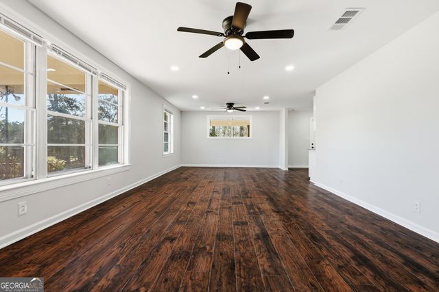 182 Lower Lovelace Road, West Point, GA 31833