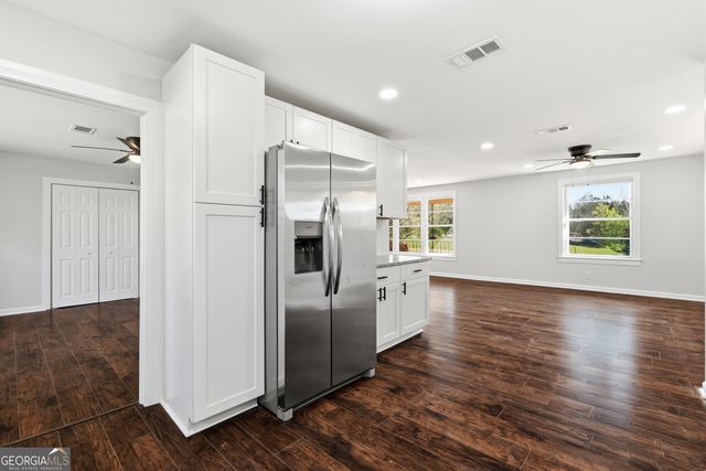 182 Lower Lovelace Road, West Point, GA 31833