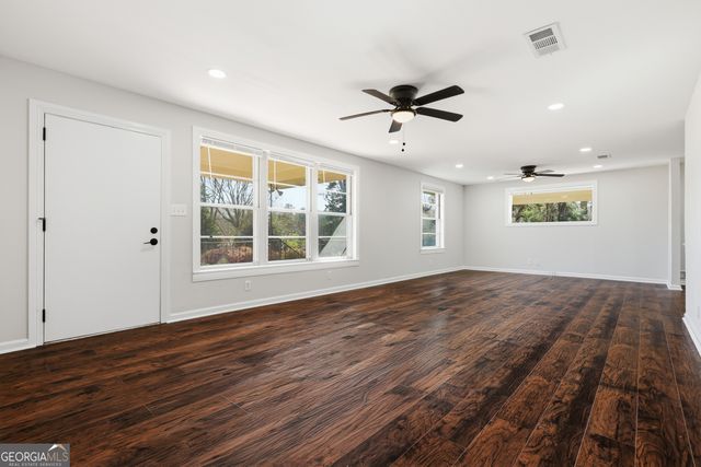 182 Lower Lovelace Road, West Point, GA 31833