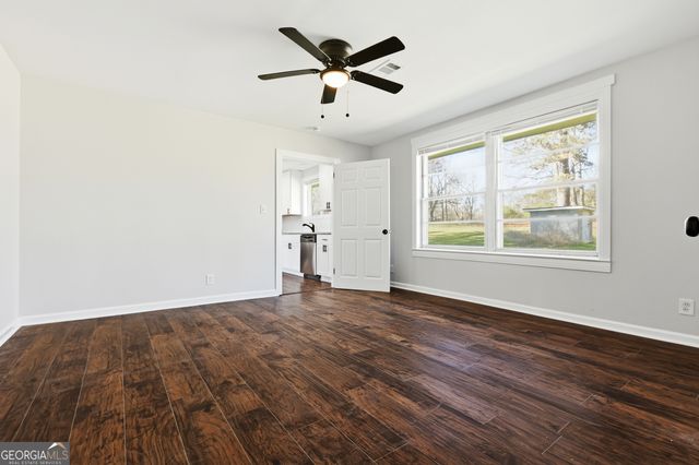 182 Lower Lovelace Road, West Point, GA 31833