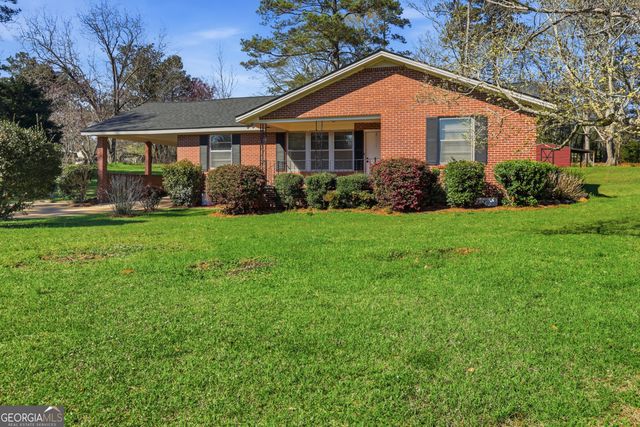 182 Lower Lovelace Road, West Point, GA 31833