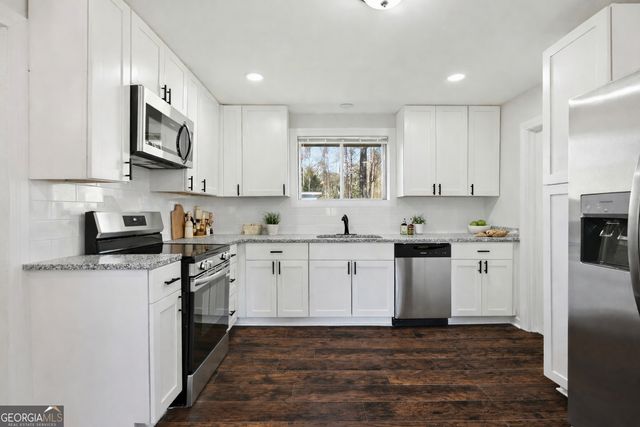 182 Lower Lovelace Road, West Point, GA 31833