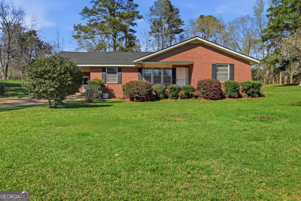 182 Lower Lovelace Road, West Point, GA 31833