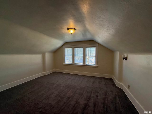 4236 N PROSPECT Road, Peoria, IL 61614