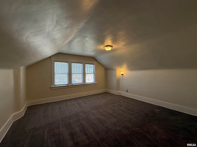 4236 N PROSPECT Road, Peoria, IL 61614