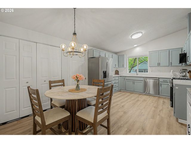 726 S LINDEN St, Cornelius, OR 97113