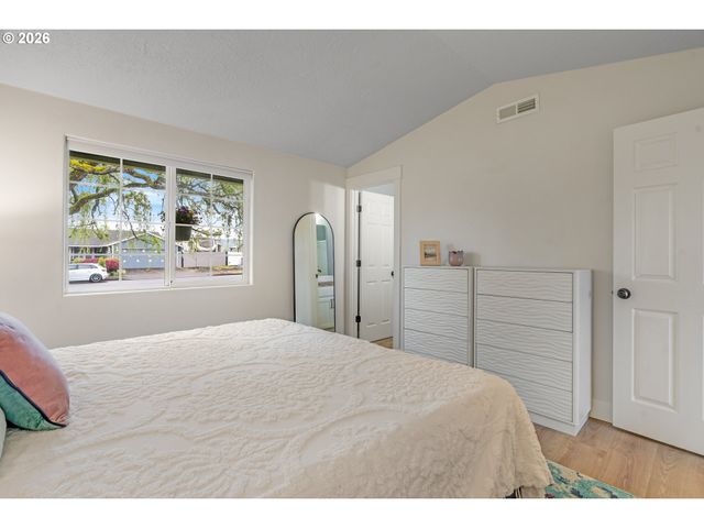 726 S LINDEN St, Cornelius, OR 97113