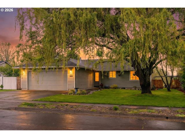 726 S LINDEN St, Cornelius, OR 97113