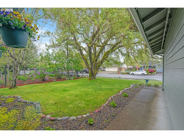 726 S LINDEN St, Cornelius, OR 97113
