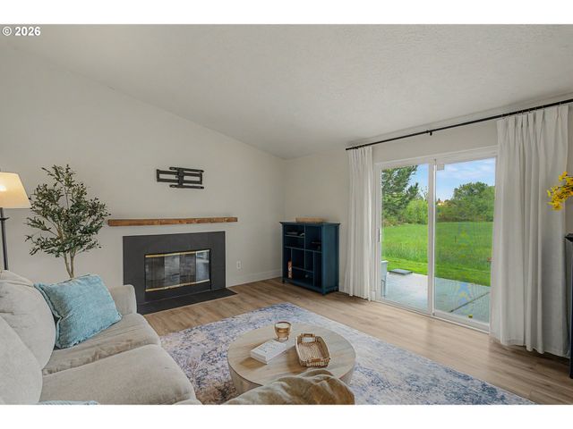 726 S LINDEN St, Cornelius, OR 97113