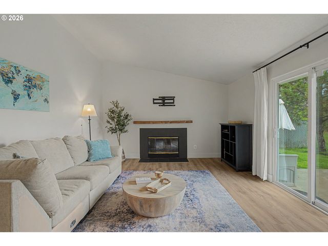 726 S LINDEN St, Cornelius, OR 97113