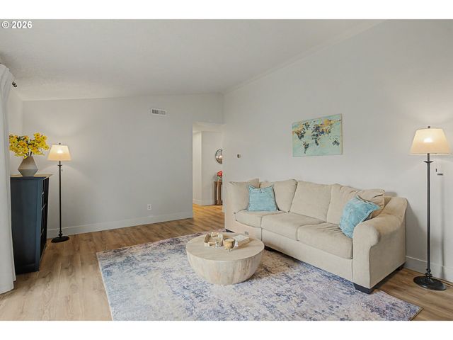726 S LINDEN St, Cornelius, OR 97113