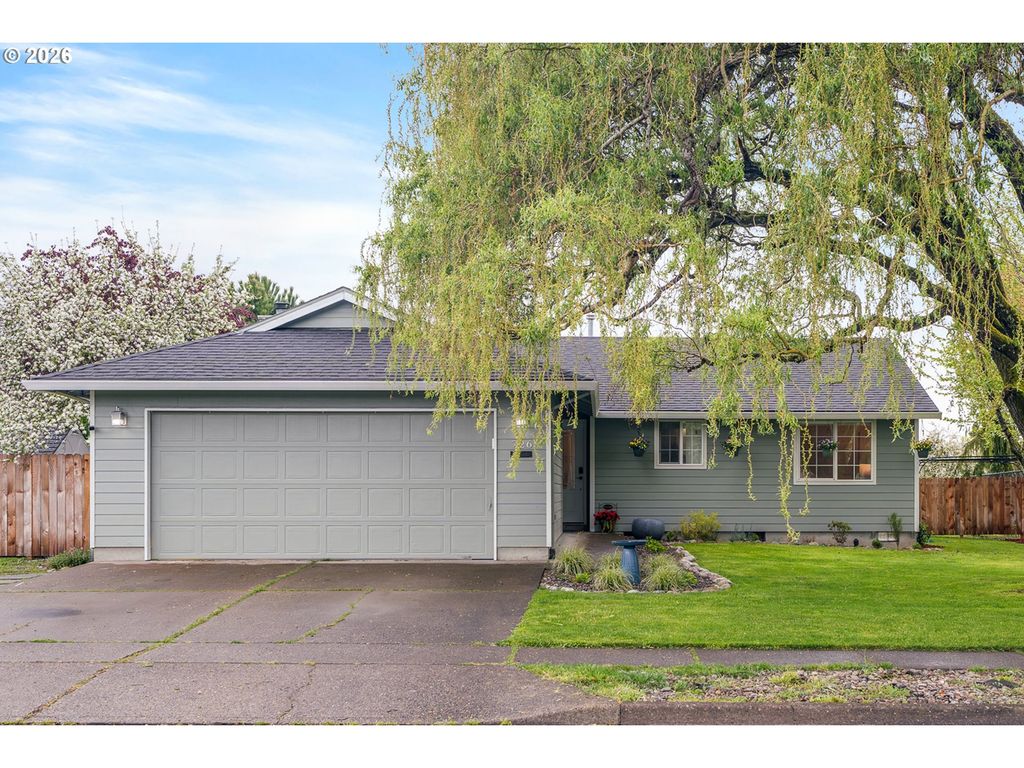 726 S LINDEN St, Cornelius, OR 97113