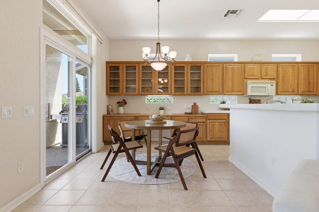 6368 Rose Garden Ln, Roseville, CA 95747