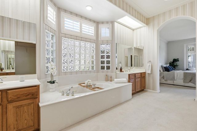 6368 Rose Garden Ln, Roseville, CA 95747