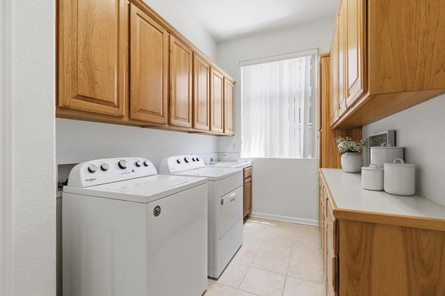 6368 Rose Garden Ln, Roseville, CA 95747