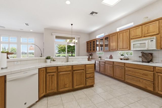 6368 Rose Garden Ln, Roseville, CA 95747