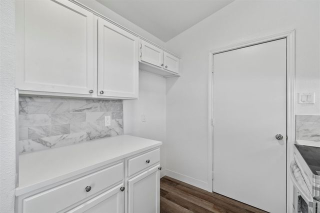 5326 Creek Valley Drive, Arlington, TX 76018