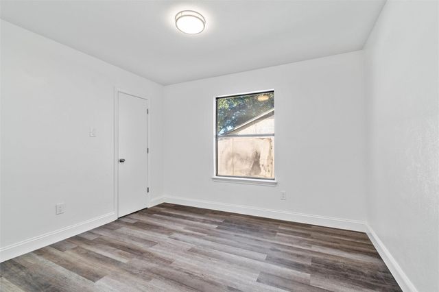 5326 Creek Valley Drive, Arlington, TX 76018