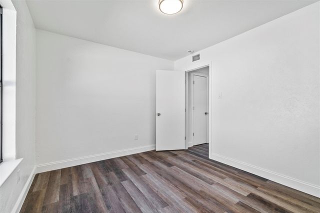 5326 Creek Valley Drive, Arlington, TX 76018