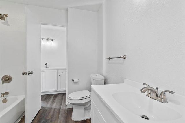 5326 Creek Valley Drive, Arlington, TX 76018