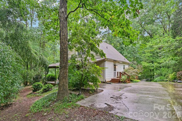 8658 Dog Leg Road, Sherrills Ford, NC 28673