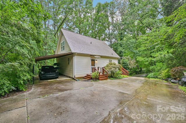 8658 Dog Leg Road, Sherrills Ford, NC 28673