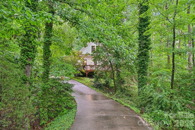 8658 Dog Leg Road, Sherrills Ford, NC 28673