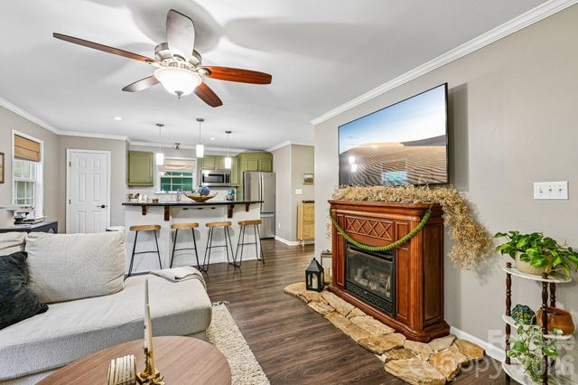 8658 Dog Leg Road, Sherrills Ford, NC 28673