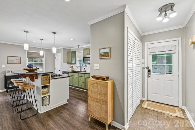 8658 Dog Leg Road, Sherrills Ford, NC 28673
