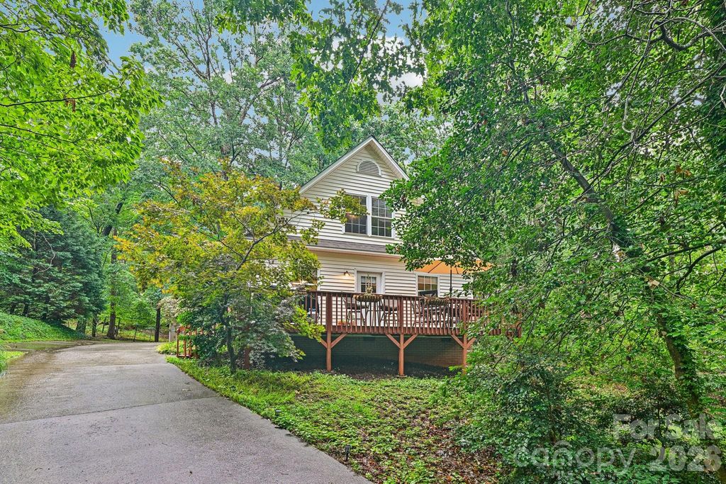 8658 Dog Leg Road, Sherrills Ford, NC 28673
