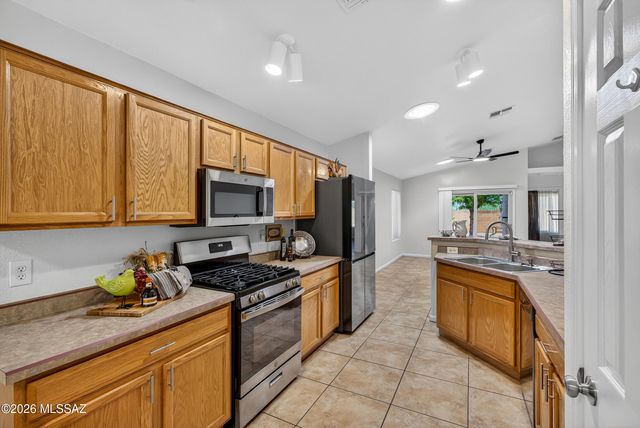 9685 E Belasco Loop, Tucson, AZ 85748