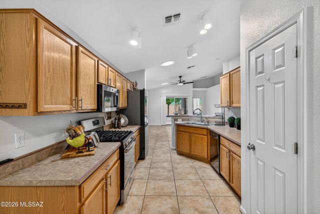 9685 E Belasco Loop, Tucson, AZ 85748