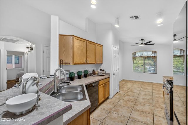 9685 E Belasco Loop, Tucson, AZ 85748