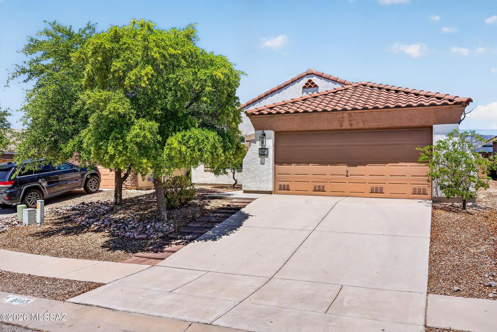 9685 E Belasco Loop, Tucson, AZ 85748